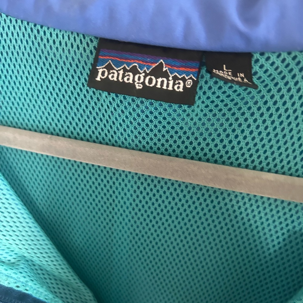 Patagonia Teal and Blue Mesh Jacket - Picture 4 of 13